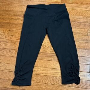 Black Women’s fabletics cropped leggings size xs